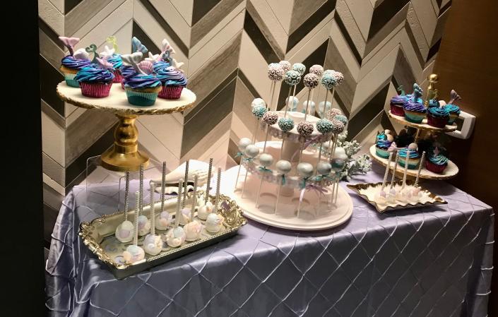 Inspired by the little mermaid, here I have made purple and teal swirl cupcakes with chocolate mermaid tails, sea shell decorated cake pops using pearl cake pop sticks, and purple and teal decorated cake pops in a variety of designs 